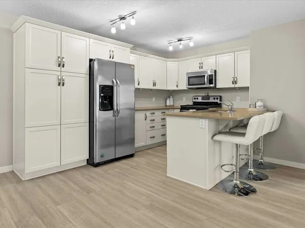 175 NE Panatella Hl NW #2203, Calgary, AB T3K 0V9