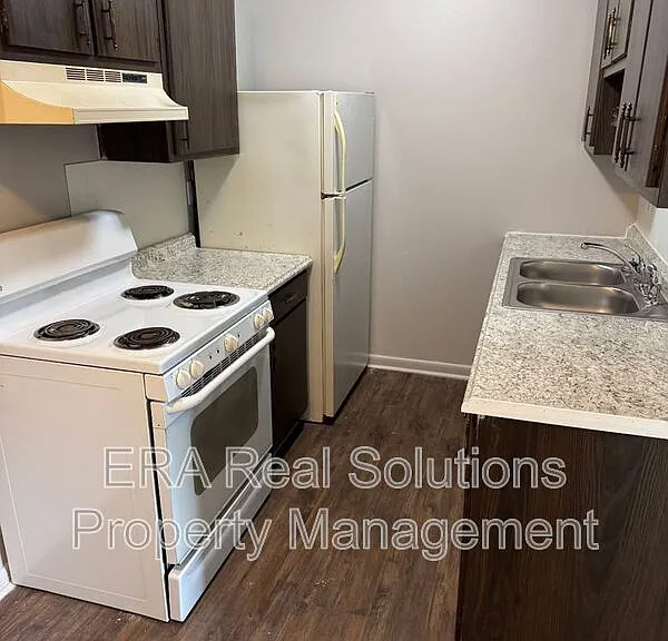 2011 Heritage Dr #13 — Photo 2