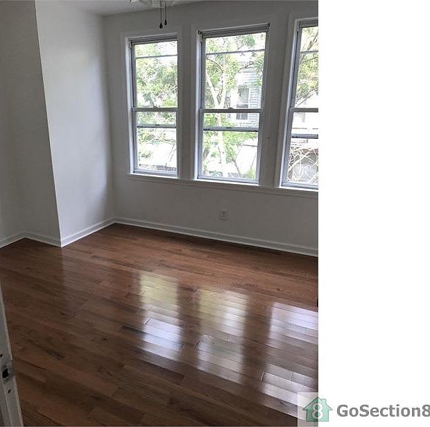 1st image of 1918 N Myrtlewood St