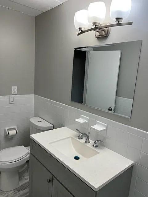 Building Photo - 153 Oak St #2