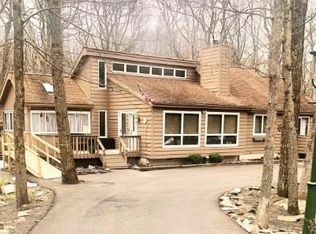 811 Ledgeway Ct, Lords Valley, PA 18428