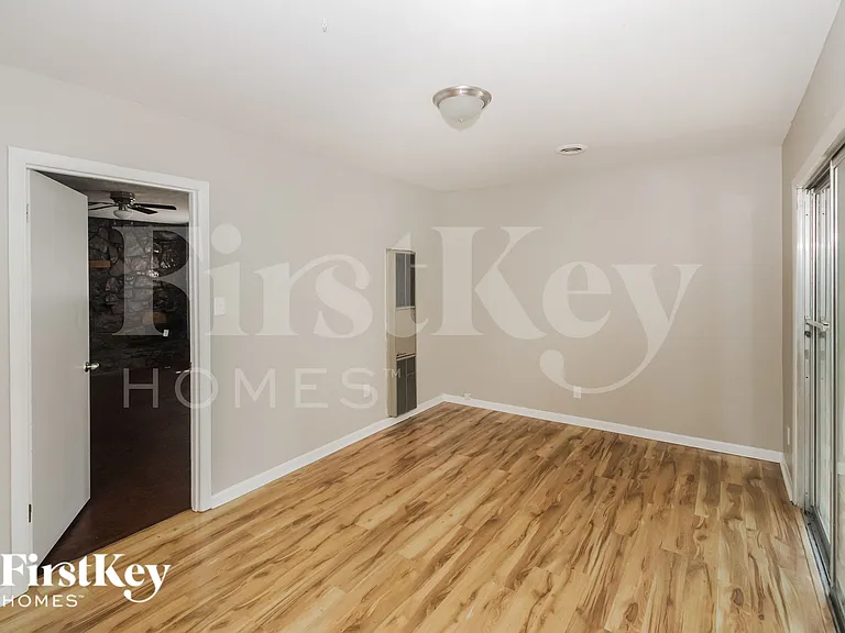 842 Eastern Dr — Photo 6