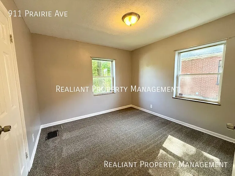911 Prairie Ave — Photo 8