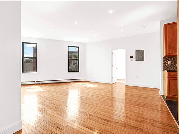 4th image of 59-40 Myrtle Ave #3