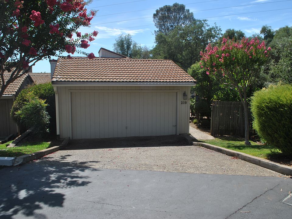 1st image of 210 Crestridge Ln
