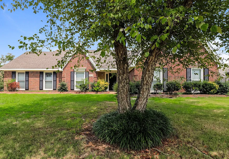 1582 Wind River Cir E
