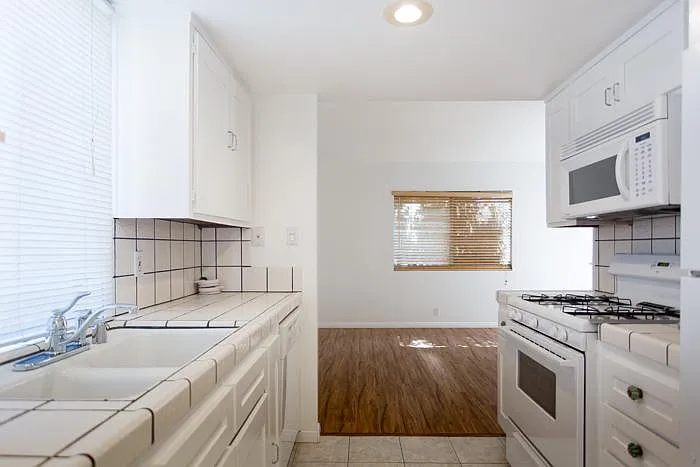 539 Venice Way — Photo 6
