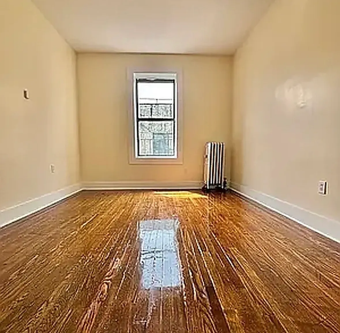 558 Parkside Avenue — Photo 4
