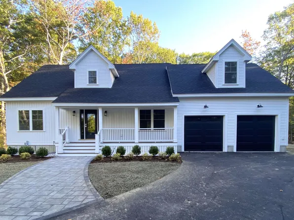 45 Winnipesaukee Drive, Wolfeboro, NH 03894