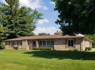2050 Bass Lake Rd, Commerce Township, MI