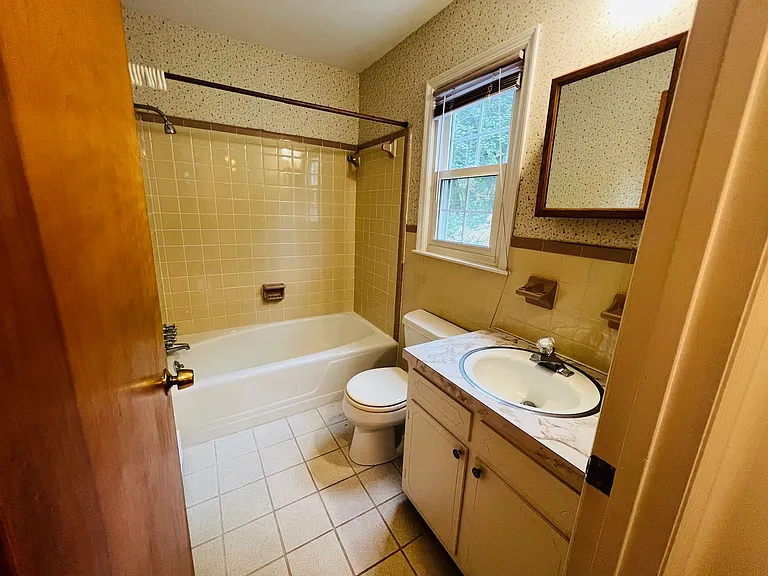 401 Apperson Dr — Photo 10