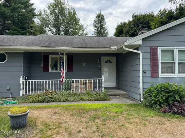 8 Crestwood Drive, Queensbury, NY 12804