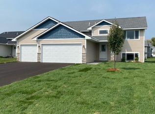 424 Bluebird Dr NW, Isanti, MN 55040