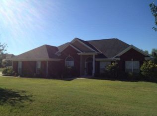528 Shadow Wood Dr, Smiths Station, AL 36877