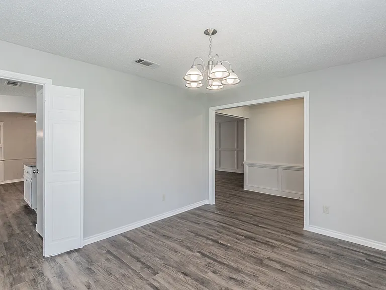 3008 Apple Valley Dr — Photo 6