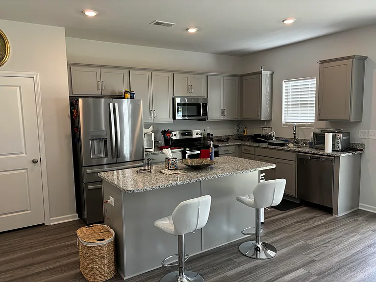 609 Parker Ct — Photo 7