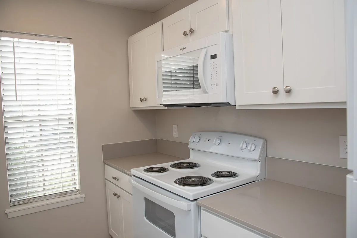 Building Photo - 814 San Saba Dr