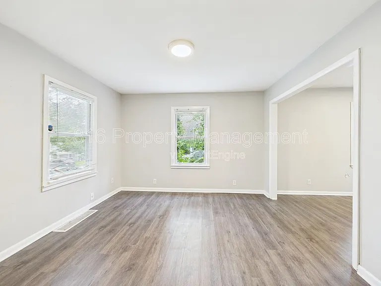 8028 Montgall Ave — Photo 4