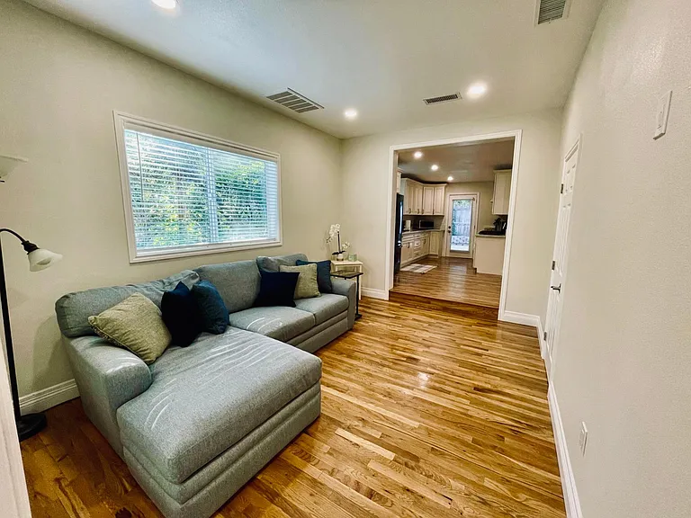 221 S Buena Vista St #A — Photo 3
