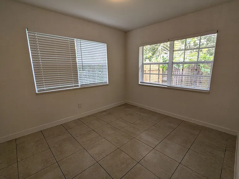 709 SW 14th Ave — Photo 5