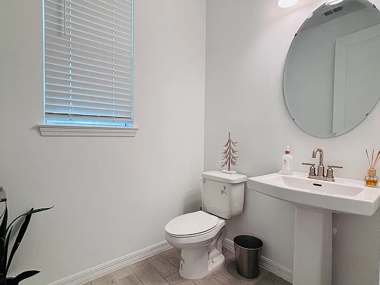 5136 Goldfinch Dr — Photo 4