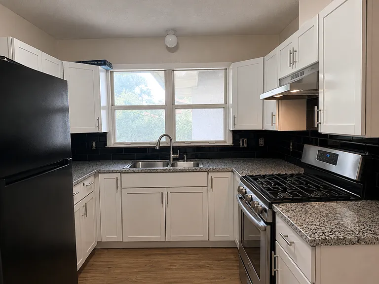 830 N Spruce St — Photo 2