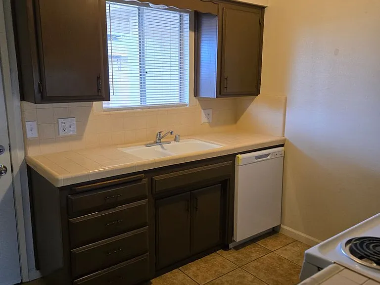 3234 W Chestnut Ct — Photo 4