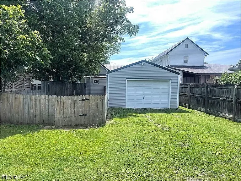 609 Poplar Ave — Photo 9