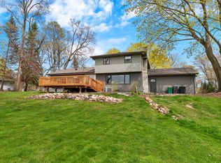 11915 N Ridgeway Ave, Mequon, WI 53097