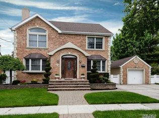 133 Stratford Rd, New Hyde Park, NY 11040
