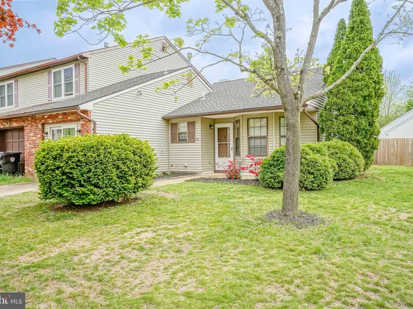 32 Hampton Gate Dr, Sicklerville, NJ 08081