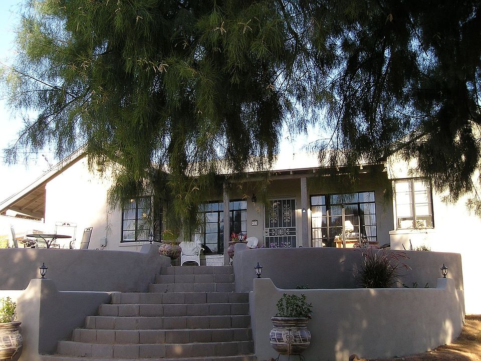 Front Entry w/ Veranda