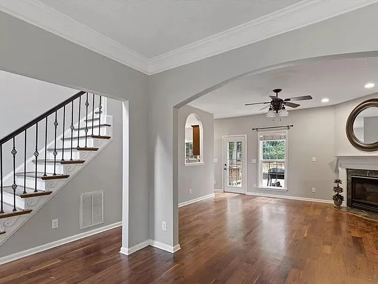 2804 Colmar Ln — Photo 4