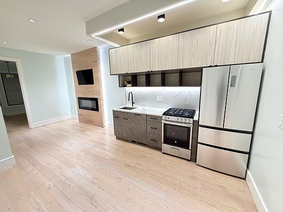 3rd image of 542 Newark Ave #39E