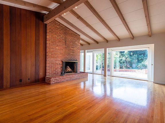 3rd image of 270 Bretano Way