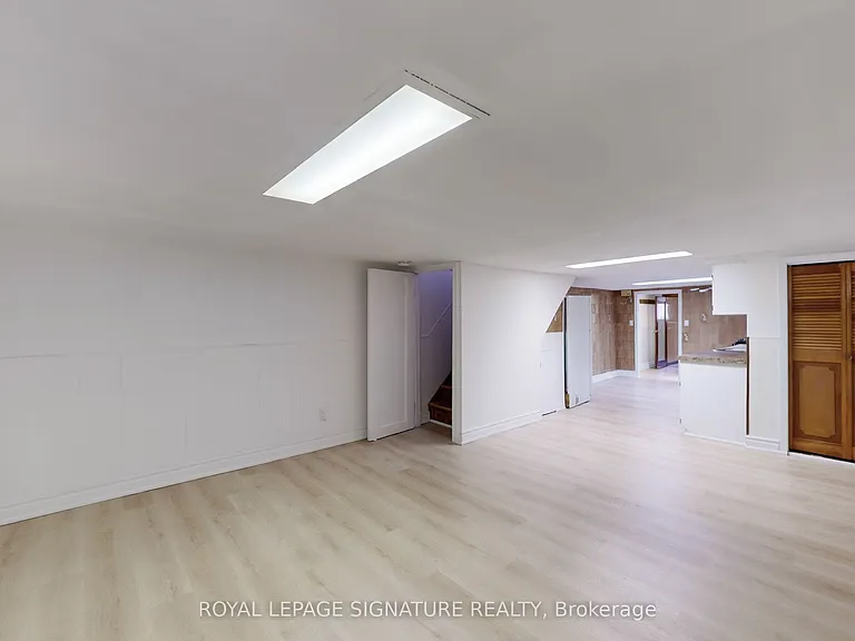 247 Palmerston Ave #LOWER — Photo 2