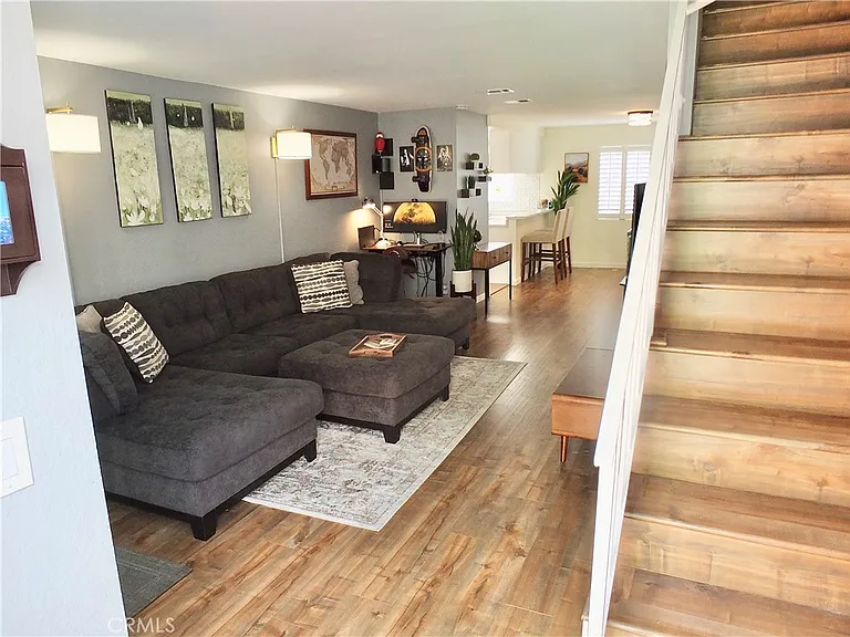 941 Elm Ave — Photo 5