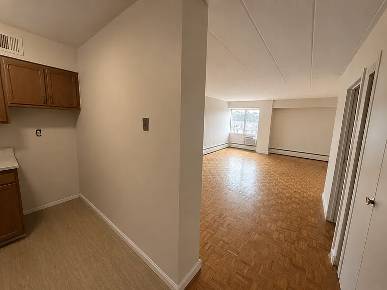 Blackstone Apartments — Photo 5
