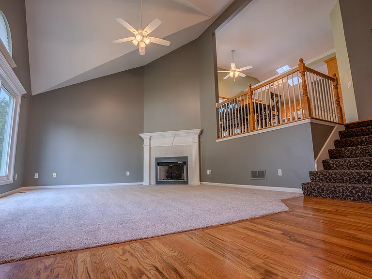 1257 SE Princeton Dr — Photo 2