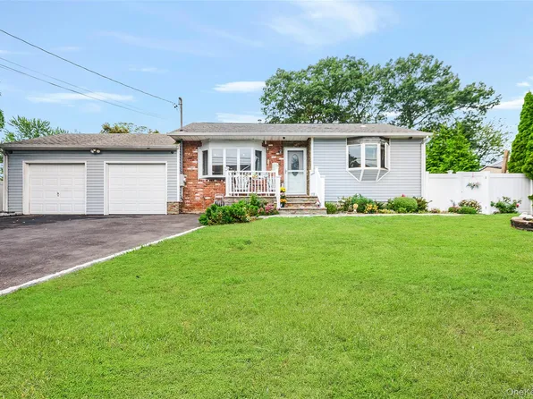 3 Vine Haven Lane, Commack, NY 11725