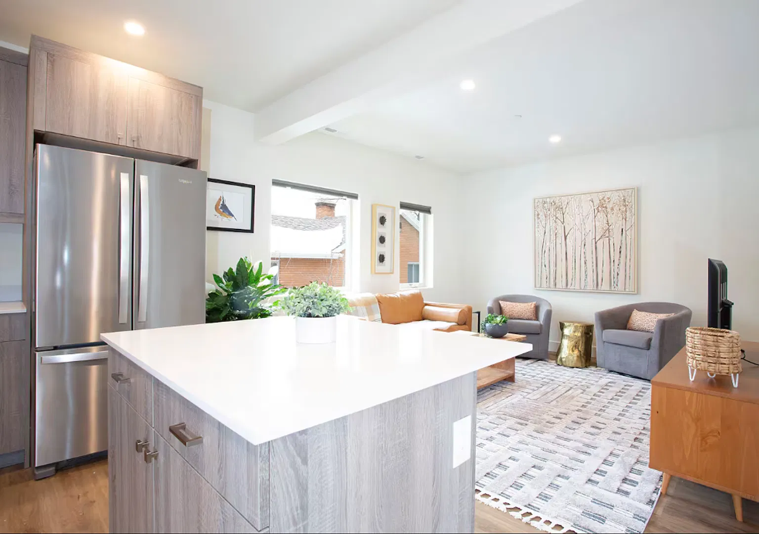 405 Laurel — Photo 1