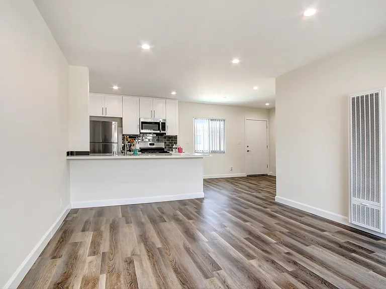 6828 Kester Ave #115 — Photo 3