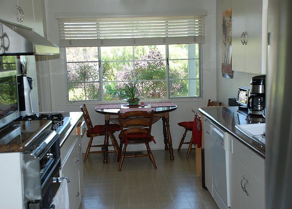Breakfast Nook/Kitchen South