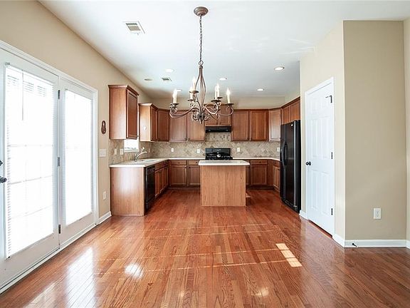 3rd image of 4225 Evans Farms Dr