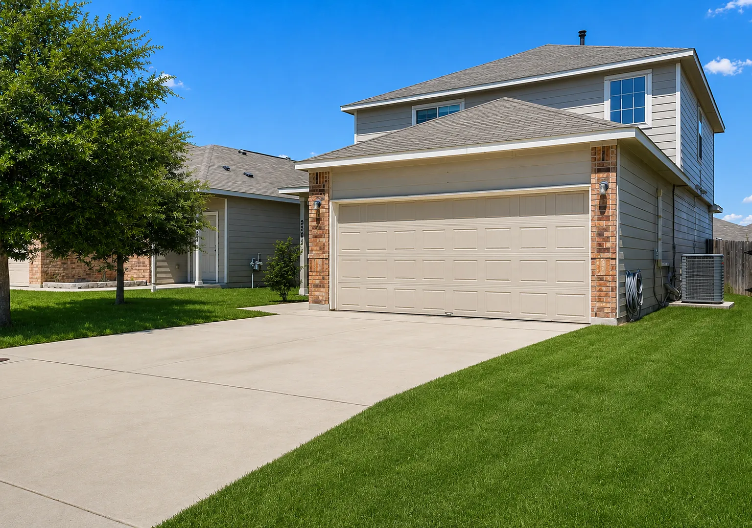 Spacious 4-Bedroom Home with First-Floor Primary & Upstairs Loft in Abbott Place — Photo 2