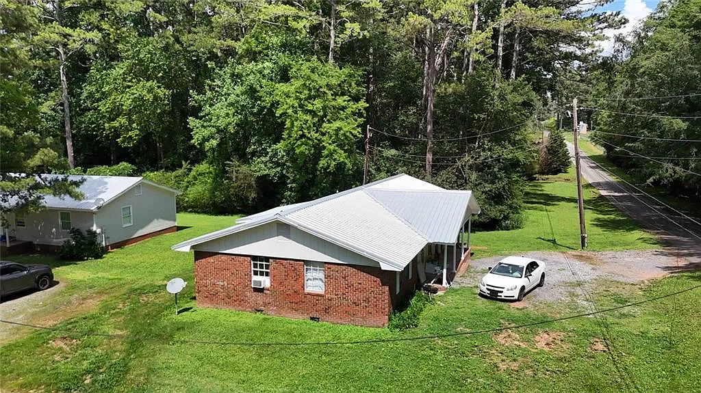 2 bed, 1.0 bath, 826 sqft, $950 — Photo 3