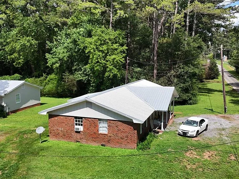 120 Foothill Dr — Photo 3
