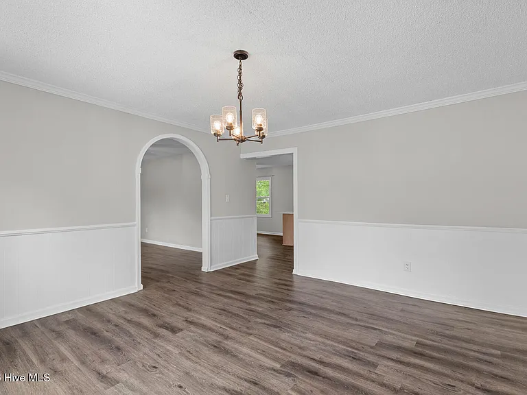 605 Winchester Rd — Photo 8