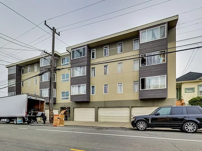 4350 Kirkham Street — Photo 17