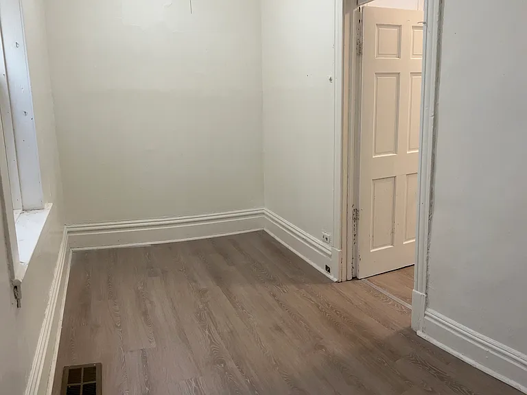 1519 S Springfield Ave — Photo 6